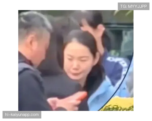 刷到何卓佳的行李箱,感觉她度假都比我年终还讲排场 刷到何卓佳的行李箱,感觉她度假都比我年终还讲排场